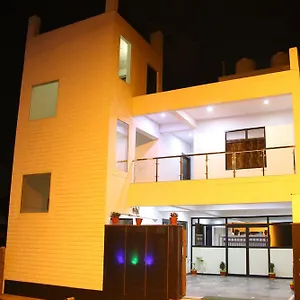 Taj Niwas 3* Агра